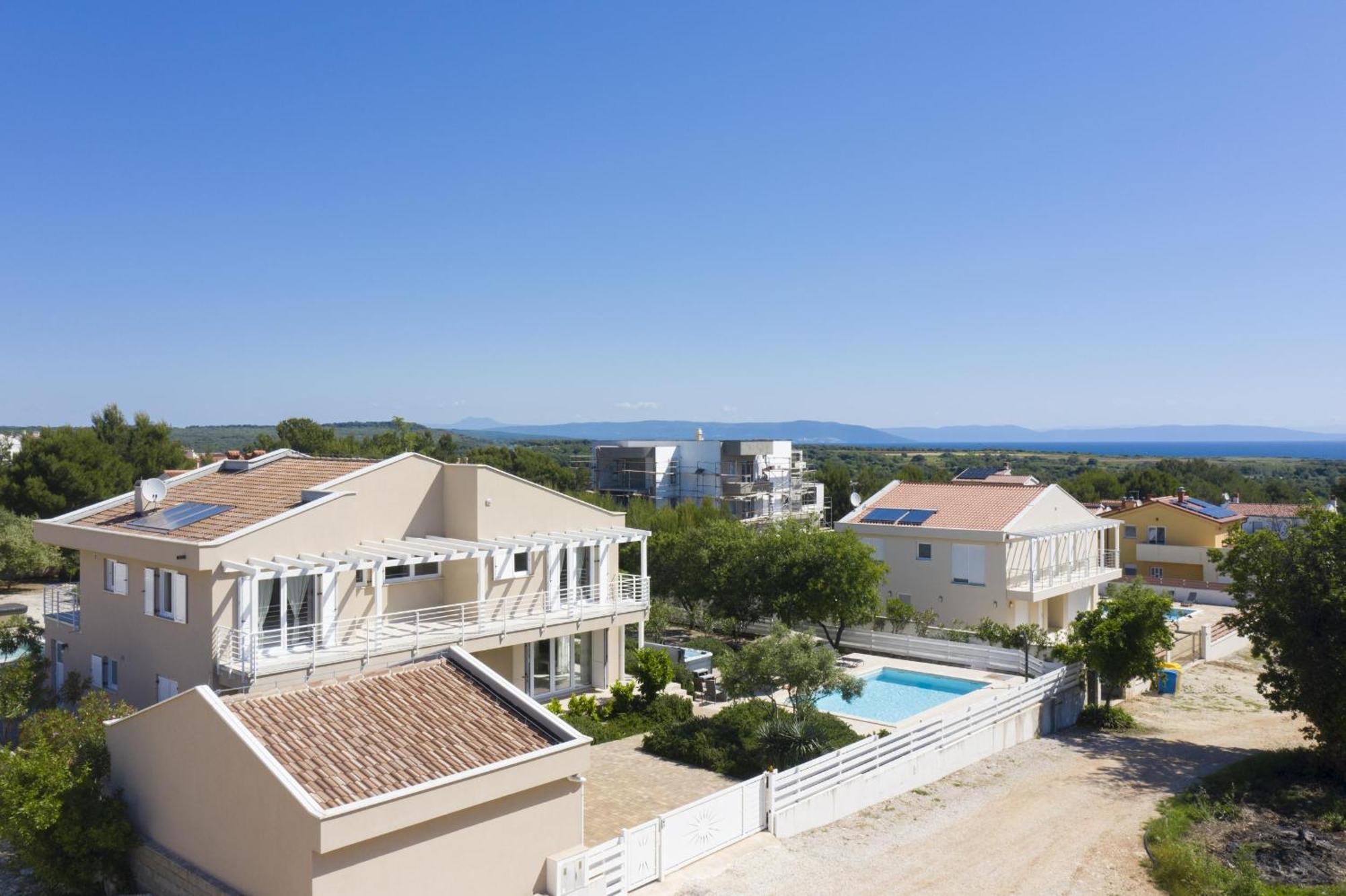 Villa Bella - Beautiful And Modern House With Pool, Souna, Jacuzzi & Playground, Liznjan - Istra Extérieur photo