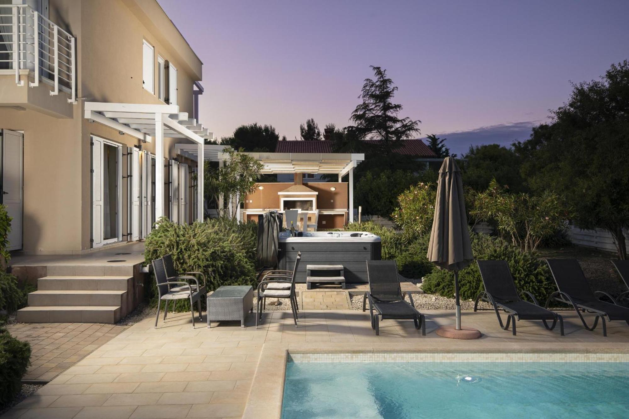 Villa Bella - Beautiful And Modern House With Pool, Souna, Jacuzzi & Playground, Liznjan - Istra Extérieur photo