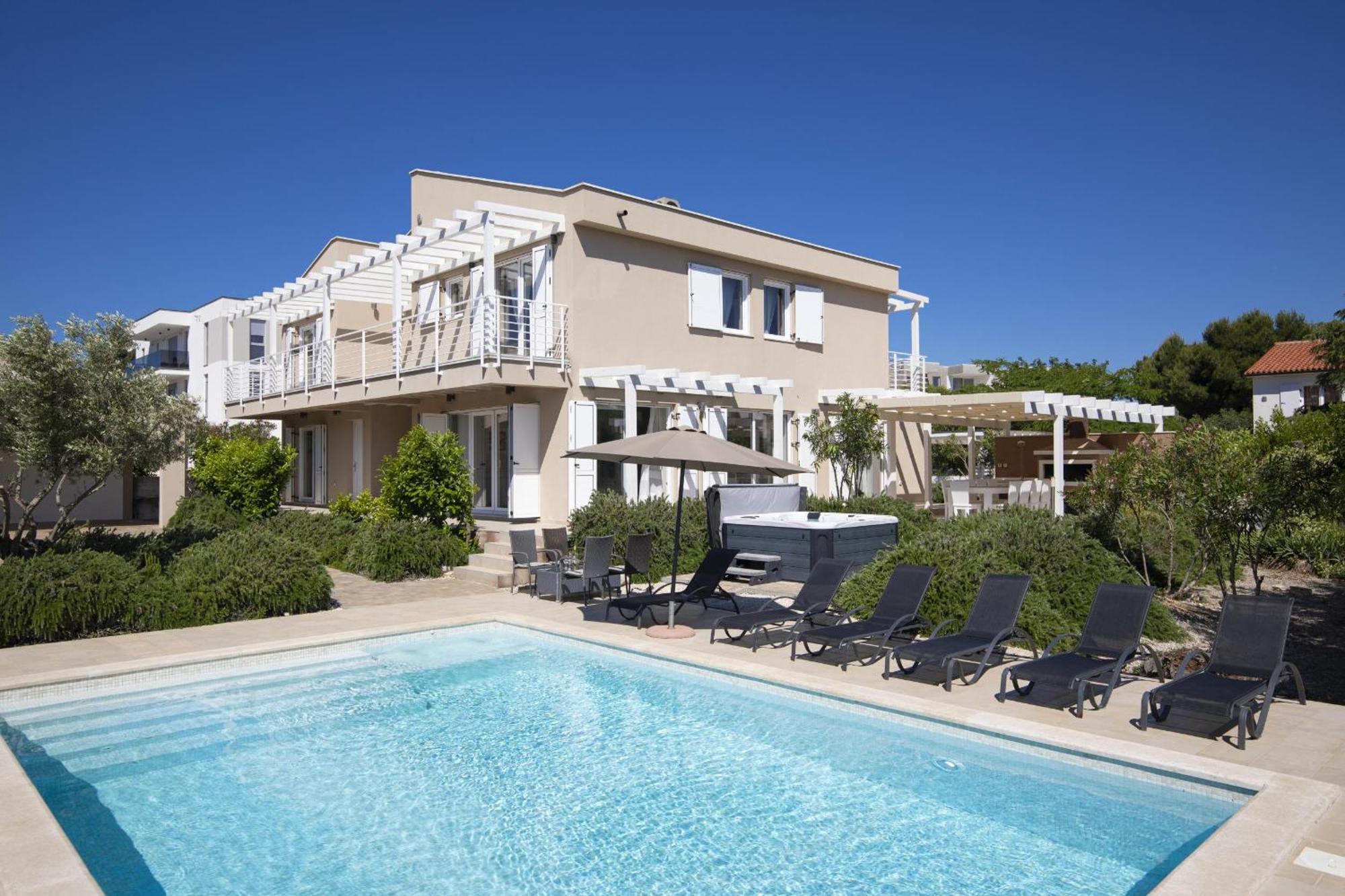Villa Bella - Beautiful And Modern House With Pool, Souna, Jacuzzi & Playground, Liznjan - Istra Extérieur photo