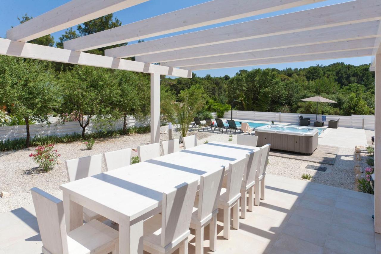 Villa Bella - Beautiful And Modern House With Pool, Souna, Jacuzzi & Playground, Liznjan - Istra Extérieur photo