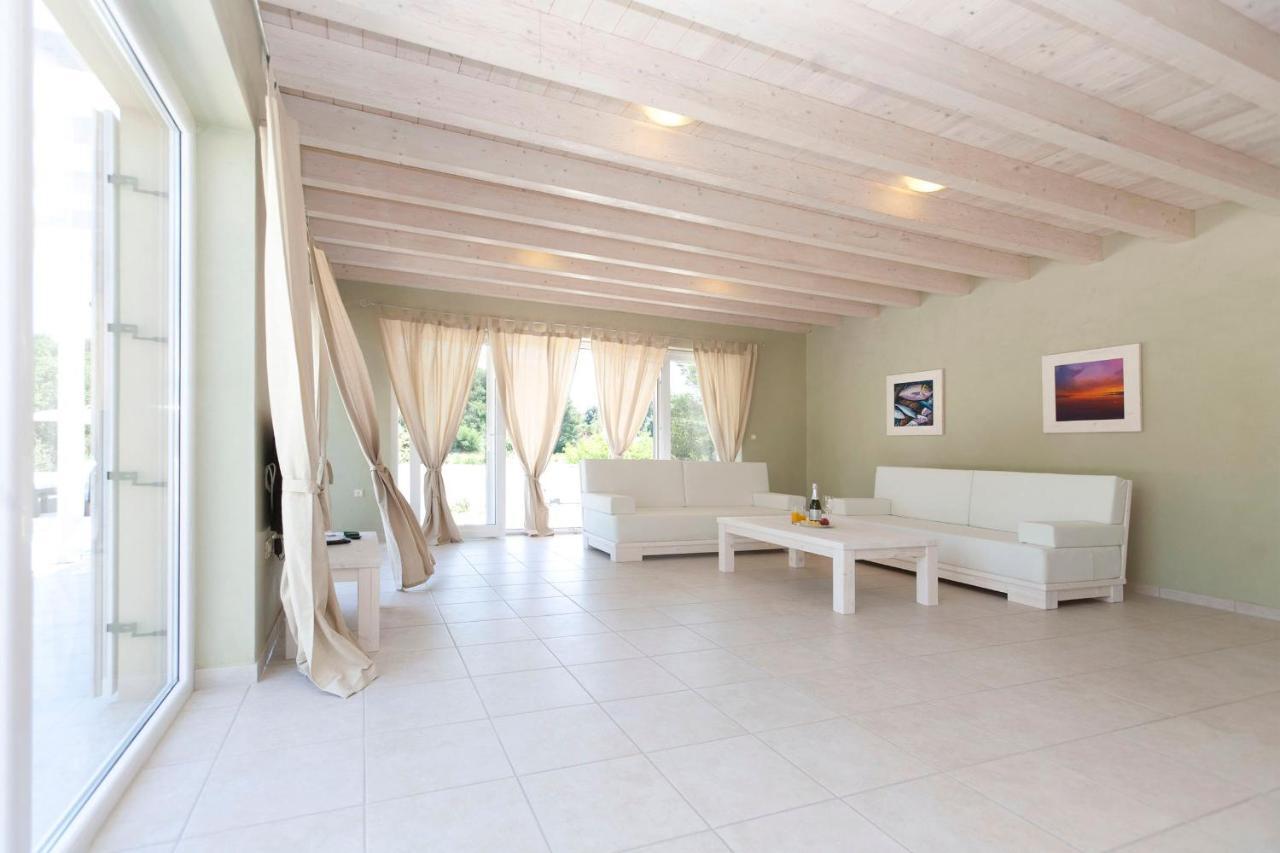 Villa Bella - Beautiful And Modern House With Pool, Souna, Jacuzzi & Playground, Liznjan - Istra Extérieur photo