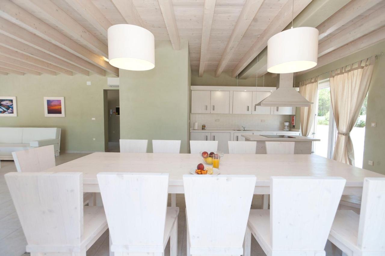 Villa Bella - Beautiful And Modern House With Pool, Souna, Jacuzzi & Playground, Liznjan - Istra Extérieur photo