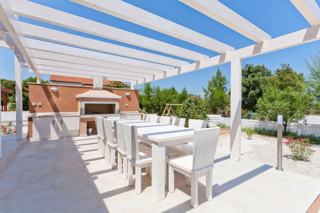 Villa Bella - Beautiful And Modern House With Pool, Souna, Jacuzzi & Playground, Liznjan - Istra Extérieur photo